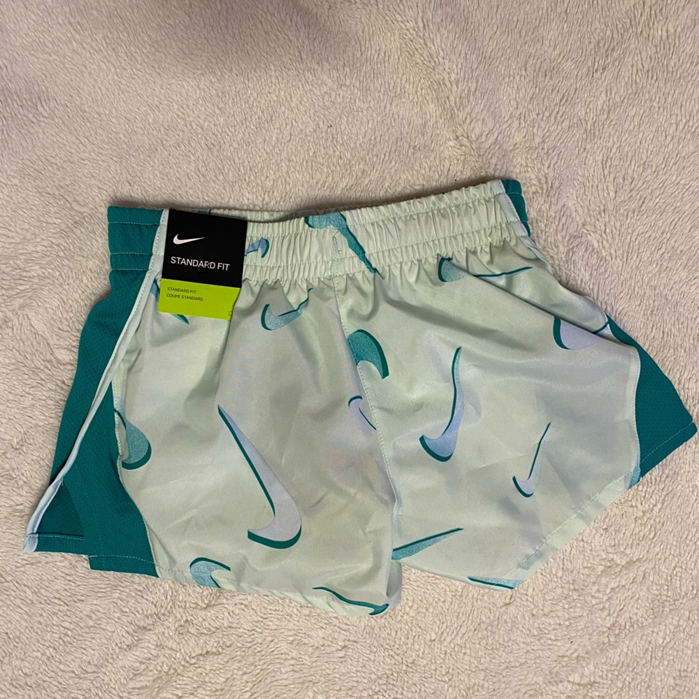 Kids Nike Shorts - Picture 2 of 2